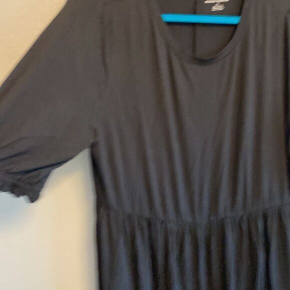 NWT- Amazon Essentials- Black midi casual dress- Size 1X - Picture 3 of 7